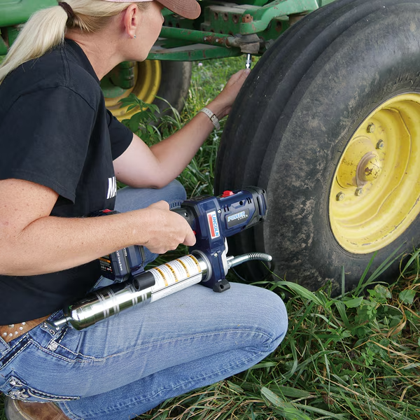 Lincoln TLGB1886-E Battery driven grease gun to speed up the lubrication process